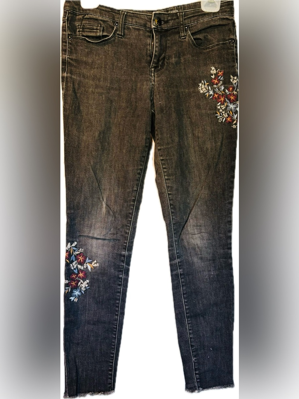 Skinny Jeans Black Embroidered Floral Ankle Raw Hem Stretch Boho 9” Rise